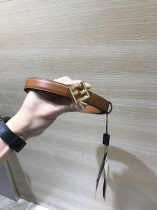 特 配送专柜包装 打孔针 宽20Mm，原单进口双面头层牛皮，搭配原单钌钯电镀F扣，支持Nfc 手感.油边近乎完美，原产皮料定制，质感无可挑剔，出众的细节，高清实