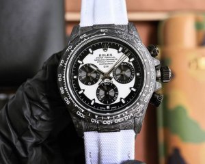 Tw厂 Rolex宇宙计时迪通拿系列之碳纤维定制版，腕表不仅佩戴轻便，外表坚硬。且每一只腕表都拥有独一无二的碳纤花纹材质。 表壳 腕表尺寸40X12.4吻合原装