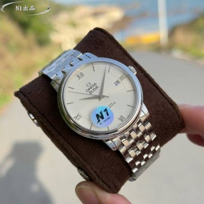 N1 Factory全新力作蝶飞典雅系列腕表。 N1出品只为传承经典，至臻品质39.5毫米瑞士天文台表。 这款表优雅纤薄的外表，搭配简约大方的设计，N1抓住每一