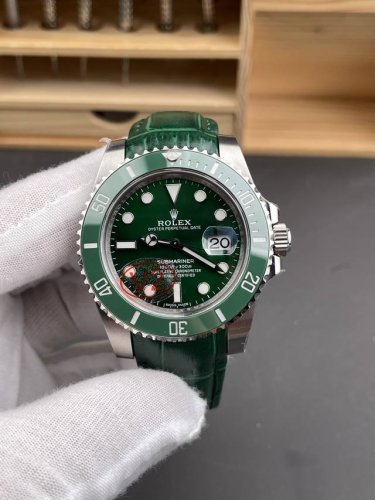 Vs新品，市场唯一一款绿鬼皮带款，表带处与表头吻合完全一置，3135一体机机芯，全自动机械机芯！劳力士水鬼系列，长盛不衰经典绿鬼！！耗时三年终于推复刻至尊版，十