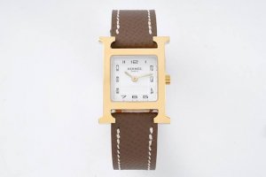 Factory Heure H系列 1996年设计师Ilie Mouquet推动下诞生、是历久弥的新的恒久标记 1表壳尺寸：21X21Mm 2表壳材质：316精