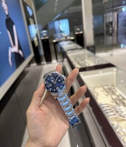 浪琴喜欢的东西一定要和爱你的人一起分享！康卡斯潜水系列是男朋友超级喜欢的礼物，七夕节当然要给爱的人一起分享爱与快乐！ #送男朋友的礼物 #七夕礼物
