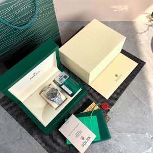 劳力士日志“最新版牛货”开始发售！！劳力士“日志型”堪称经典腕表的典范，不论是功能还是美学风格，都历久常新。此腕表于1945年问世，是世界上首款在3点钟位置设日