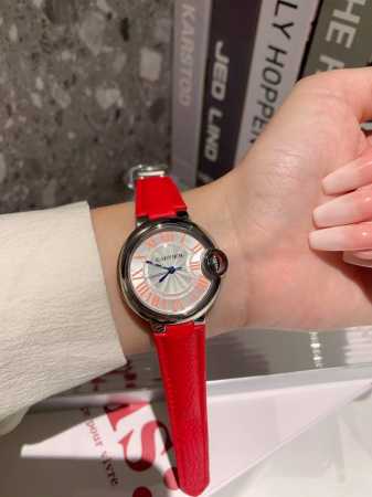光圈 钻圈 卡地亚 33Mm 瑞机 鱼眼玻璃 匠心之作卡地亚蓝气球，精致33Mm石英腕表，传统三针设计 星空运转 时间流淌 特殊工艺镶钻，个性 完美 搭配鱼眼玻 - 点击图像关闭