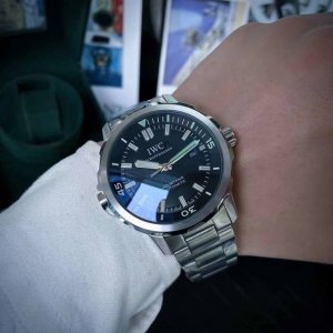 皮 钢550万国海洋三针胶带男款密底机械 -品牌：万国 三针经典，浩瀚大气 低调绅士类型：精品男士腕表 新品 表带：泰国进口胶带 舒适 机芯:顶级机械机芯 稳定