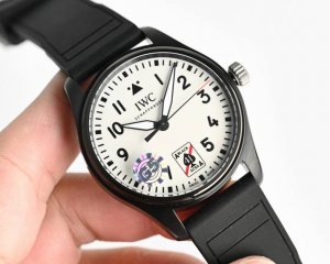 g5 工厂P全新推出Iwc万国 Iw328210 马克二十系列 别名：Iwc-梅赛德斯- Amg马石油F1车队特别款 资料如下： 尺寸：40* 10.68 Mm