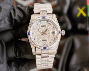 新品 劳力士顶级玩物毒货,不喜欢撞款街表水鬼的你,他绝对是你的知音。用劳力士最经典的潜航系列水鬼作为原型,经过圈口的二次改装,然后镶嵌顶级天然皓石,大闪亮,难度 新品 劳力士顶级玩物毒货,不喜欢撞款街表水鬼的你,他绝对是你的知音。用劳力士最经典的潜航系列水鬼作为原型,经过圈口的二次改装,然后镶嵌顶级天然皓石,大闪亮,难度