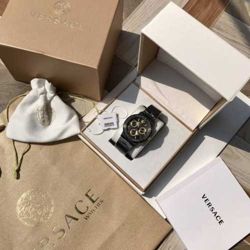 批1040，Greca Logo Chrono系列 Greca标志系列以其立体的表壳和长方形的手镯链环脱颖而出表圈上带有金属螺钉及希腊回纹自带男子气概，彰显当代