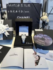 香奈儿经典之作 J12陶瓷系列 长久风靡手表行业的时尚之作 具备温雅气质的女性神韵的经典之作J12 尺寸：33 38 有钻 数字