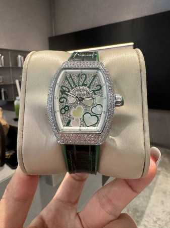 Franker Muller_法兰克穆勒 V32酒桶系列 奢华镶嵌钻石经典数字面搭配橡胶真皮带 镶钻扣子 进口机芯 真空电镀 亮度高，更耐带 百搭衣橱 多种风格 - 点击图像关闭