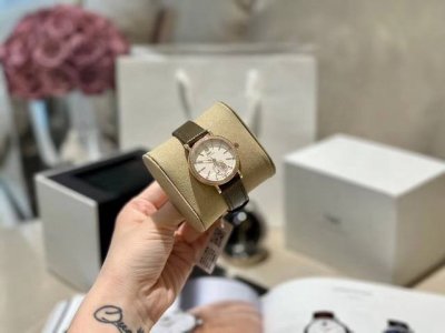 墙裂推荐 柏涛菲诺昼夜显示自动腕表34，Iw659802 谷爱凌 同款，以极富诗意的视觉效果呈现日夜更替之美，搭配华丽的钻石镶嵌，凸显优雅高贵的气质。 DDD