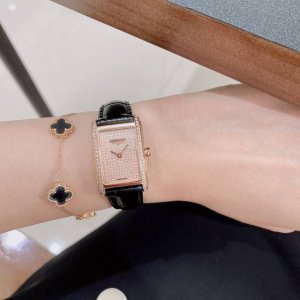 白 金 浪琴表黛绰维纳系列满天星镶钻石英女士腕表，意式生活邂后现代优雅，精致优雅知性，高端配置，字面奢华镶钻，搭配进口瑞士石英机芯，拱形双卜蓝宝石玻璃镜面，进口