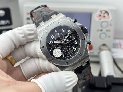 胶带 皮带 钢带 Omf Ap皇家橡树26238，12位小秒，尺寸是热门的42表径，彰显大气又不失精致，表盘采用Mega Tapisserie” 超大型格纹装饰