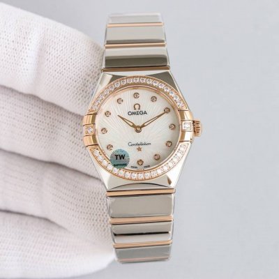 白钻 金钻 新品上市 最新字面！官方对版，全套壳套钢带抛光升级版。 Tw厂欧米茄女款星座系列28Mm石英腕表 ，每个零件都是原装一比一开模。 1仿表史上首次搭载