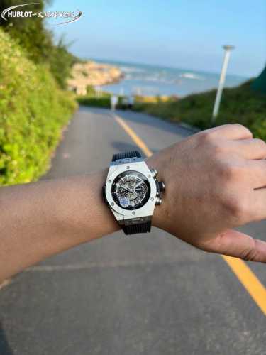 白壳 -金 黑 蓝壳 圈口钻壳金白同价: 全满钻壳金白同价: 最新款新面出货 宇舶 恒宝 -Hublot 英勇无畏，拳拳出击，简称“Hub”“恒宝”，Bigba