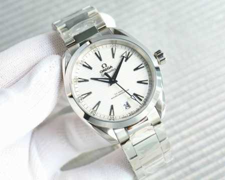 欧米茄 Omega 海马系列 150 Cm2强势来袭，采用独家专用8900一体机芯，摆幅28800，双卜双面镀蓝蓝宝石玻璃， 钢带通用原装，超强防水150米，超 - 点击图像关闭