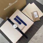 最新版本女款 ！女款积家月相大师系列，黑色送蓝色牛皮表。修正现市面任何版本的所有不足之处。机芯细节，升级专柜对版自动陀导向齿轮自司性能更加，同步专柜避震器，更加