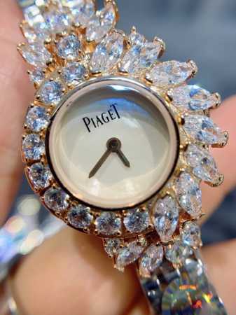 玫+20 独家实拍，认准品质与细节 伯爵-Piaget 全新高级珠宝系列，18K白金.玫瑰金，镶饰马眼型切割美钻 约3.84克拉 是高级珠宝制作的一大挑战；钻石 - 点击图像关闭