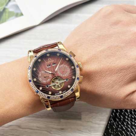 统一 复杂时计 奢华大气 经典新品 震撼上市 最新：欧米加 多功能精品 大飞轮设计 类型：精品男士腕表 表带：真牛皮表带 机芯：高端全自动机械机芯 镜面：矿物质 - 点击图像关闭