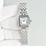 白 金 猎豹系列 新增迷你号 19Mm*25Mm 原版瑞士进口石英机芯# 走时稳定 续航足 2-3年更换电池～ 采用进口316L精钢表壳，全部壳套都是开模定制的