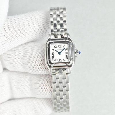 白 金 猎豹系列 新增迷你号 19Mm*25Mm 原版瑞士进口石英机芯# 走时稳定 续航足 2-3年更换电池～ 采用进口316L精钢表壳，全部壳套都是开模定制的