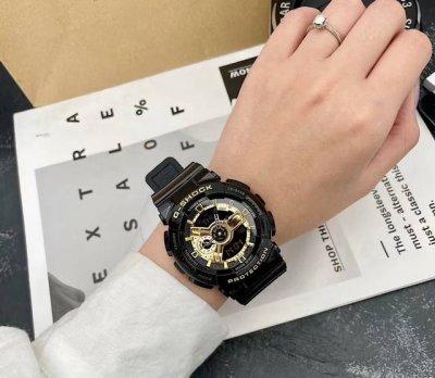 卡西欧 表盘直径大号53Mm，#G-Shock回头率爆表，那机芯绝对是进口，表带树脂的，防震度极高，三度防水而且防磁，指南针，秒表 精确到11000秒 温度计，