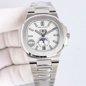 Factory 一表三带戴，性价比首选 百达翡丽Ref.5726Nautilus系列万年历腕表 鹦鹉螺全系列一贯设计的旋窗造型表壳，正品工艺一致的采用锻纹修饰和