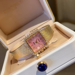 Rolex Vintage 时光沉淀的美绽放在70年代的太阳花，宝藏古董劳力士太惊艳，普通腕表随潮流褪色，劳力士随岁月增值，早期的设计，今日仍是巅峰。劳力士从未