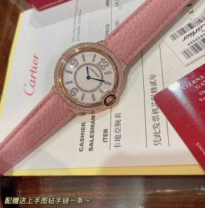 New新款卡地亚蓝气球系列！少女粉治愈色太美了~进口荔枝纹皮柔软舒适 最新款珠宝镶钻真钉设计风格镶钻表盘、浮现出奢华效果 实物超美瑞士石英机芯尺寸36Mm.镶钻
