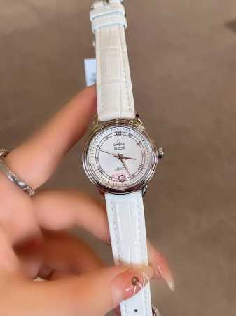 玫金 .钻+20 OMEGA欧米茄碟飞系列27mm32mm女士石英腕表！吸引了众多忠实支持者。此系列表款风格简约，外观雅致华美，彰显着引人瞩目的隽永美感低调朴实 - 点击图像关闭