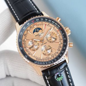 新品到！ 2470 百年灵航空计时系列推出140周年限量版，搭载革命性B19自制机芯（复刻采用进口精工Nh36机芯改多功能），走时稳定，返修率低，这是复刻市场少