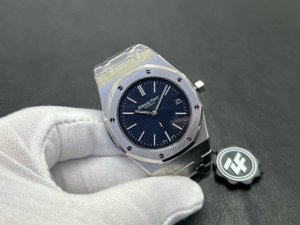 zf Factory2025墙裂推荐 爱彼大热门超薄钢王 2正式上线！ 精彩细节 腕表尺寸39Mmx8.6Mm 市面上最簿的 1.定制版Cal.2121机芯 基