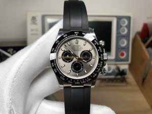 C厂126519水泥灰 其他部分 字钉 夜光 做的也很好 Ps:上面有讲到真品4131以后指针的管头更改为圆柱形，但是Clean提供的4只真品，我们发现了几个问