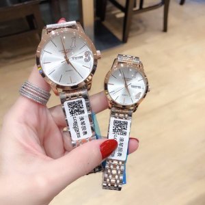 送礼首选 85 1314 一生一世 必爆 品牌: 浪琴 类型：情侣对表 舒适细腻 机芯：进口石英机芯 精准走时 岁月无痕 真爱无价 谐美不朽 见证爱忆尺寸：男4