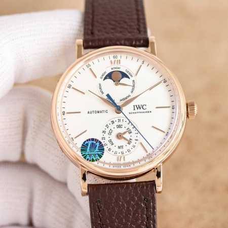 白 金 Gr新品。匠心打造！ Iwc柏涛菲诺系列Iw359001腕表是品牌推出的第一款配备全新自主研发全历模块的作品！ 而其他款式不同，此次表盘采用“上下双眼” - 点击图像关闭