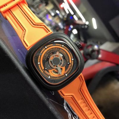 七个星期五Sevenfirday手表型号：p400 p400 Kuka Iii有着机器人般的精度,充分利用了橙色及六层细致的炮铜色界面。四个表盘自动运转,分 别