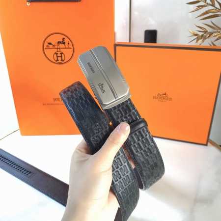 特 品牌： H 新款进口3. 5Cm不锈钢平滑扣头层小牛皮，手感细腻柔软。搭配纯钢镀银自动扣精品钢扣，男士必备！宽度： 3.5Cm不锈钢自动扣，长短可以裁剪 - 点击图像关闭