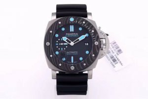 Vs新品：Pam799 Carbotech碳纤维旋转表圈，有着它独特的纹理个性，组合坚固耐用的钛金属表壳，专业独特的美学风格，更好地将坚固和轻盈集于一身，更轻却