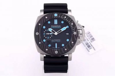 Vs新品：Pam799 Carbotech碳纤维旋转表圈，有着它独特的纹理个性，组合坚固耐用的钛金属表壳，专业独特的美学风格，更好地将坚固和轻盈集于一身，更轻却