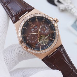 金+20 品牌：欧米茄-Omega 类型：男士腕表 壳套：顶级版316精钢L 表带：进口小牛皮表带 机芯：全自动机械机芯 镜面：矿物质防刮镜面玻璃 尺寸：直径4