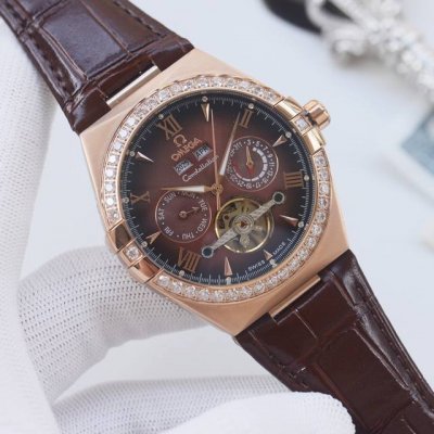 金+20 品牌：欧米茄-Omega 类型：男士腕表 壳套：顶级版316精钢L 表带：进口小牛皮表带 机芯：全自动机械机芯 镜面：矿物质防刮镜面玻璃 尺寸：直径4