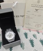 Ar60007 阿玛尼机械钢带的手表： 全新未拆封， 没有使用过， 之前出去玩的时候买的， 买回 来就一直放柜子里放着了，平时也没有特别多带手表的习惯。 就一直