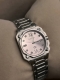 Gucci 古驰 G-Flat系列女士腕表 款号：Ya166501 表径24Mm，粉色盘、白色间金盘两色可选 官方在售价格P：22100人民币 精钢表带表壳，其