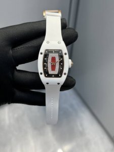 理查德米勒 目前最好品质 除真金真钻外 就这个品质最好 价高 图3表扣带钻 图4表孔是小孔 图5.6表壳薄