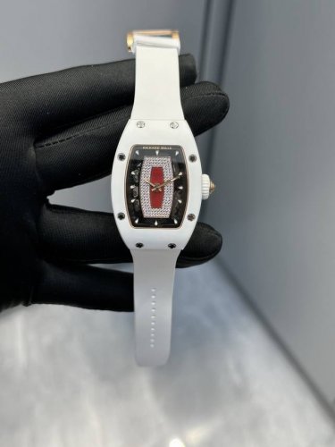 理查德米勒 目前最好品质 除真金真钻外 就这个品质最好 价高 图3表扣带钻 图4表孔是小孔 图5.6表壳薄