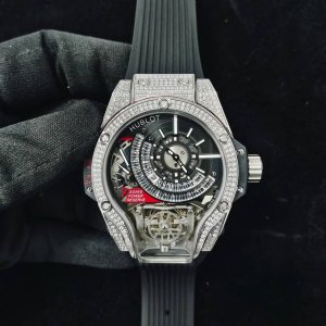 Hublot 宇舶 异形恒宝“魔兽”Mp-09，外在独特的外型与内里精湛的制表工艺相结合，可以称得上是制表界的“异类”。清晰可见的双旋转陀飞轮，呈现机械运动极致