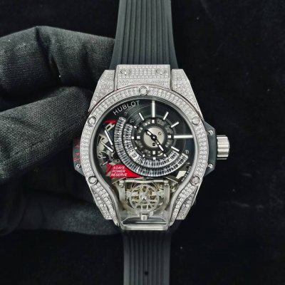 Hublot 宇舶 异形恒宝“魔兽”Mp-09，外在独特的外型与内里精湛的制表工艺相结合，可以称得上是制表界的“异类”。清晰可见的双旋转陀飞轮，呈现机械运动极致
