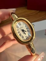 卡地亚 浴缸系列 瑞士原装进口石英机芯。精钢包金表壳，镀银表盘，剑形蓝钢指针，蓝宝石水晶镜面。卡地亚腕表重新演绎传统圆形腕表造型，将圆形延伸为椭园形！！ 腕表从