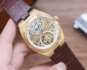 同价 男人挚爱 镂空腕表 最新 ：江诗丹顿最佳雕花壳设计独家首发 类型 ：精品男士腕表 表带 ：真牛皮表带 机芯 ：全自动机械机芯 镜面 ：矿物质强化玻璃 更高