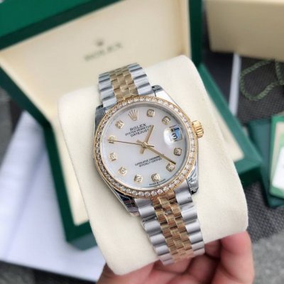 劳力士Rolex女款蚝式日志型腕表！年度最火的天然贝壳字面表盘，外圈镶嵌48颗Vs级别天然真钻！每一块表都中国Gtc权威机构出具的真钻证书！表盘尺寸31毫米。采